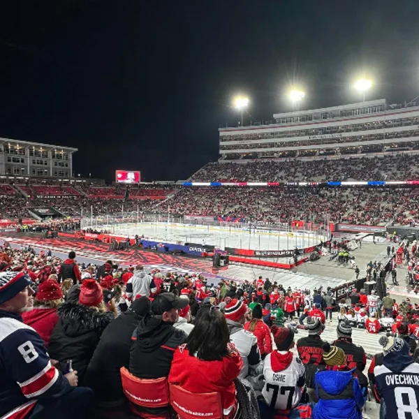 Kirmesboxen, geiles Eishockey und große Stadien – Eiszeit FM Overseas 03